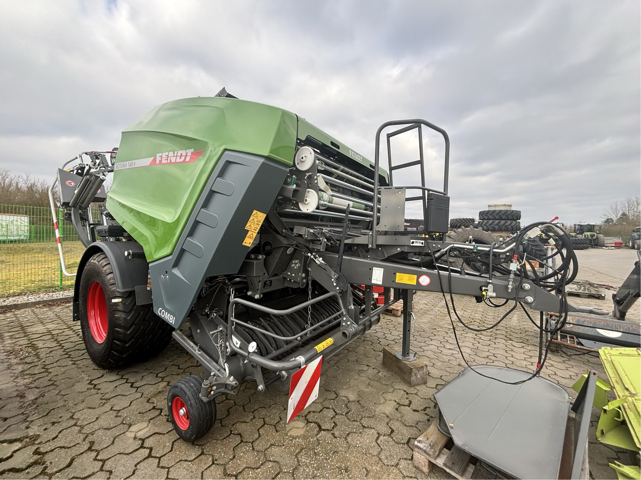Fendt Rotana 160 V Combi - Szálastakarmány betakarítás gépei: 1 kép. Fendt Rotana 160 V Combi - Szálastakarmány betakarítás gépei: 1 kép.