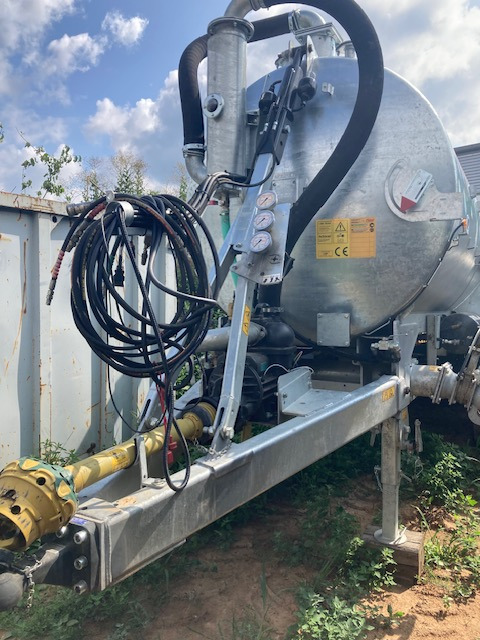 Fliegl VFW 14000 Maxx - Műtrágyaszóró gép: 5 kép. Fliegl VFW 14000 Maxx - Műtrágyaszóró gép: 5 kép.