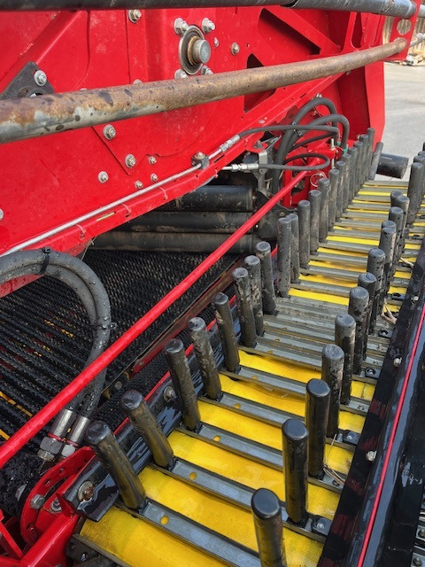 Grimme Kartoffelroder EVO 290 - Betakarító gép: 4 kép. Grimme Kartoffelroder EVO 290 - Betakarító gép: 4 kép.
