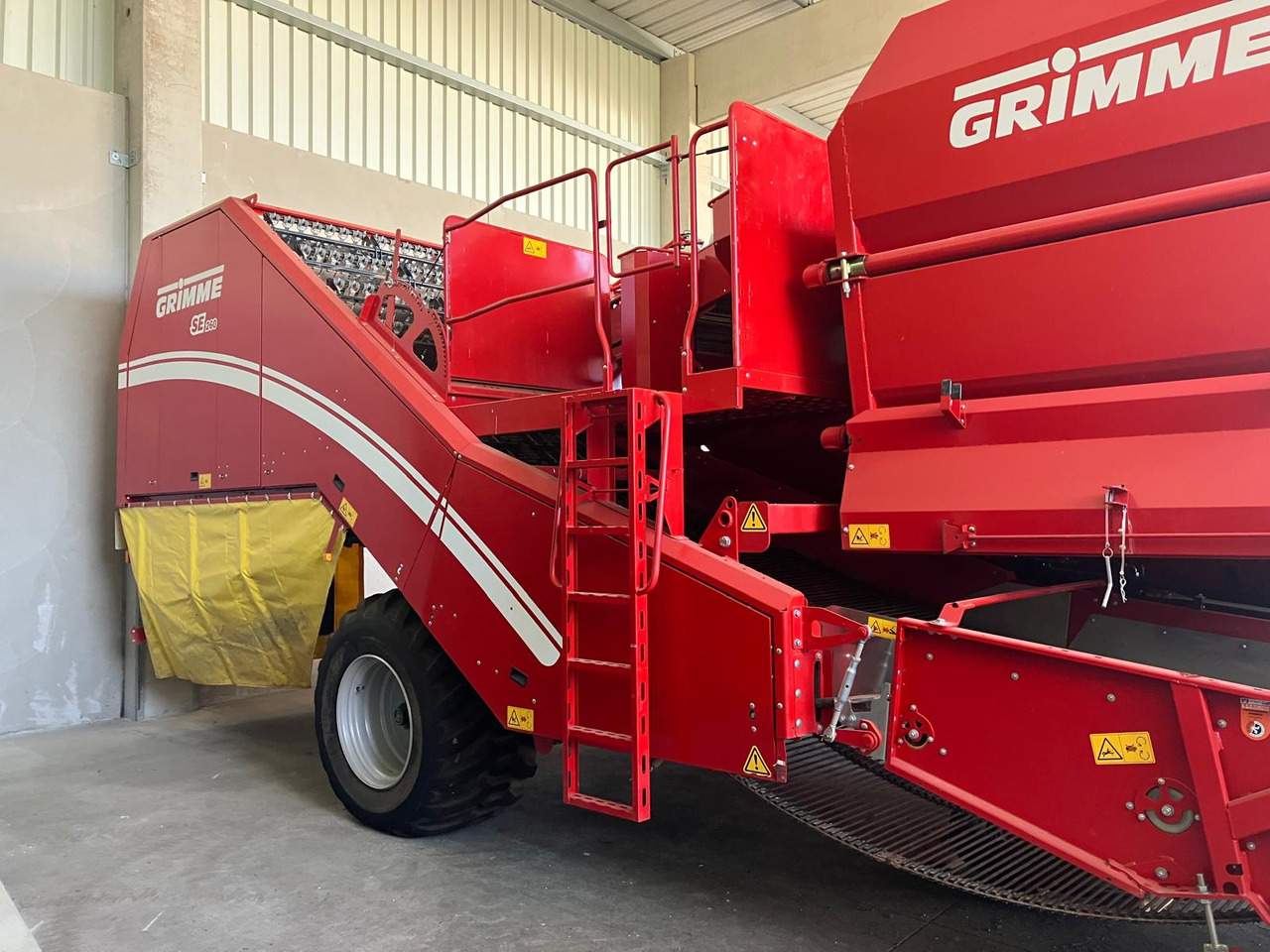 Grimme Kartoffelroder SE 260 - Betakarító gép: 5 kép. Grimme Kartoffelroder SE 260 - Betakarító gép: 5 kép.