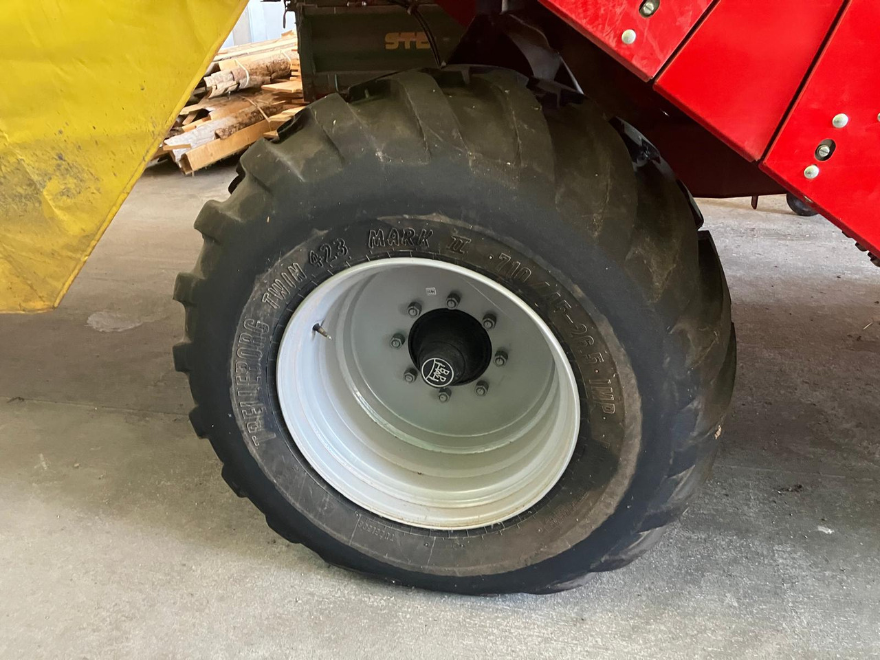 Grimme Kartoffelroder SE 260 - Betakarító gép: 4 kép. Grimme Kartoffelroder SE 260 - Betakarító gép: 4 kép.