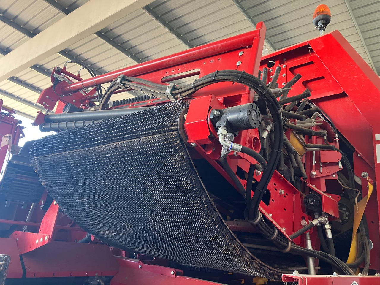Grimme Kartoffelroder SE 260 - Betakarító gép: 3 kép. Grimme Kartoffelroder SE 260 - Betakarító gép: 3 kép.