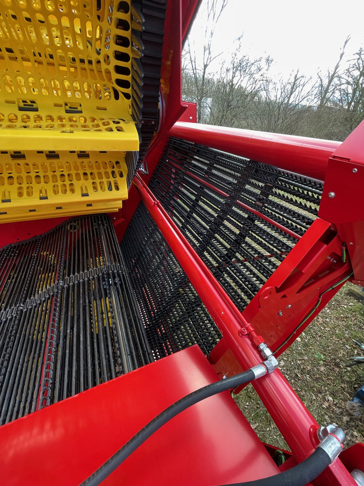 Grimme Select 200 - Burgonyakombájn: 2 kép. Grimme Select 200 - Burgonyakombájn: 2 kép.
