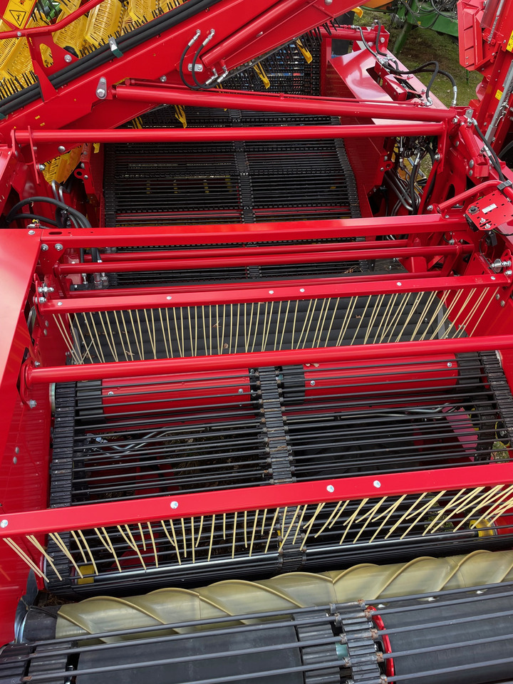 Grimme Select 200 - Burgonyakombájn: 4 kép. Grimme Select 200 - Burgonyakombájn: 4 kép.