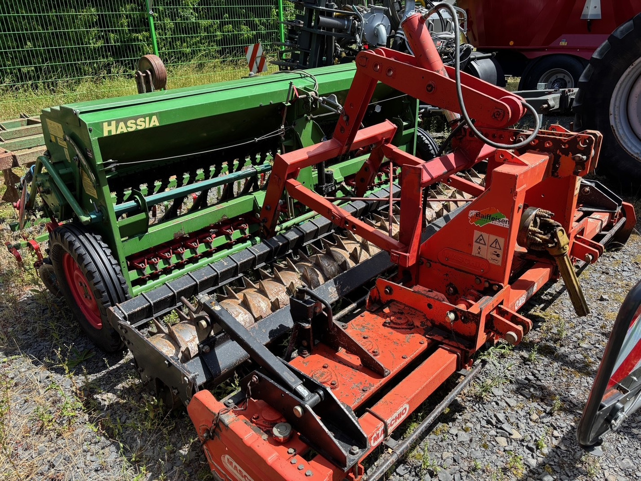 Hassia Drillkombination DKL 300/25 - Szemenkénti vetőgép: 5 kép. Hassia Drillkombination DKL 300/25 - Szemenkénti vetőgép: 5 kép.
