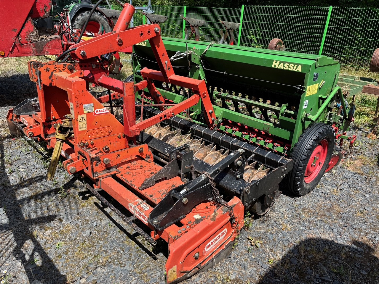 Hassia Drillkombination DKL 300/25 - Szemenkénti vetőgép: 1 kép. Hassia Drillkombination DKL 300/25 - Szemenkénti vetőgép: 1 kép.