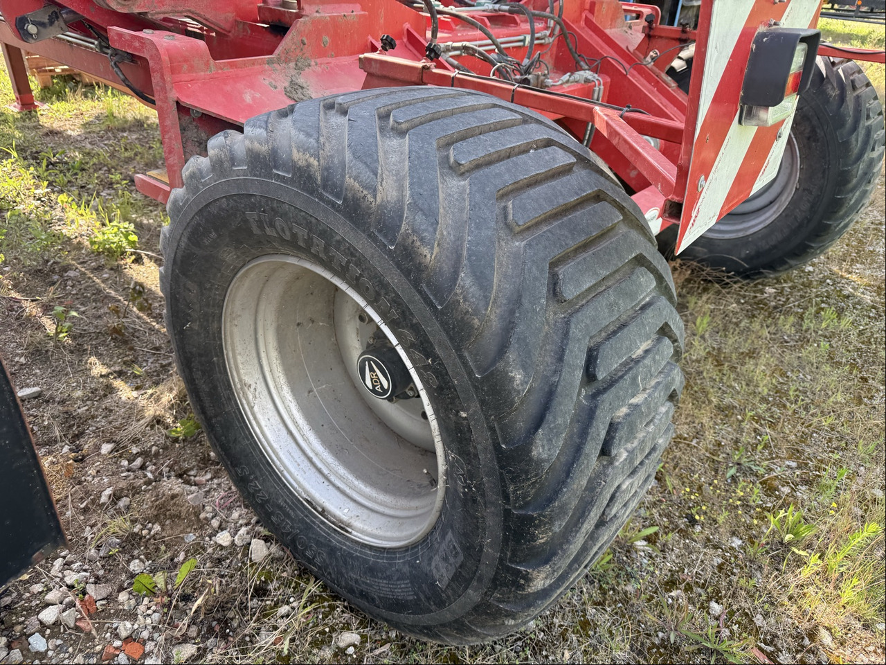 Hatzenbichler Rotorstriegel 12 - Állattartás gépei: 2 kép. Hatzenbichler Rotorstriegel 12 - Állattartás gépei: 2 kép.