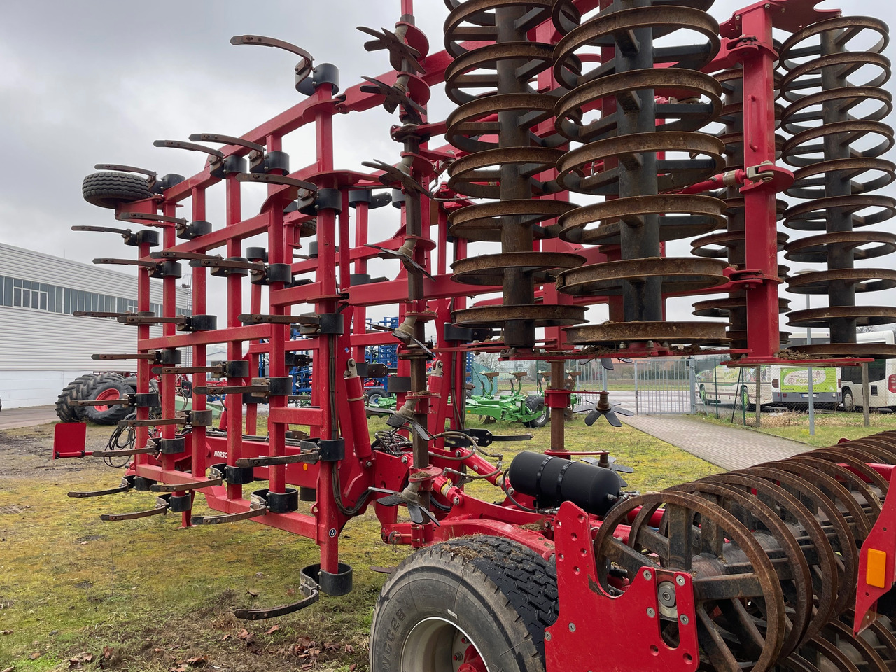 Horsch Tiger 8 XL - Kultivátor: 3 kép. Horsch Tiger 8 XL - Kultivátor: 3 kép.