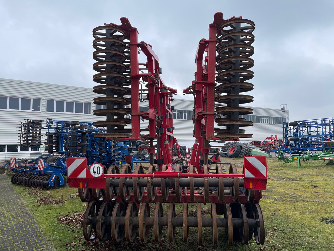 Horsch Tiger 8 XL - Kultivátor: 5 kép. Horsch Tiger 8 XL - Kultivátor: 5 kép.