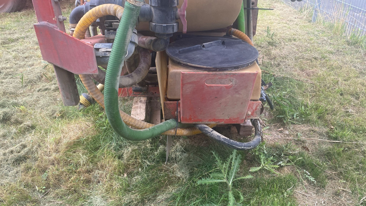 Jacoby Jacoby Eurosuper 1500l 20m - Függesztett permetező: 2 kép. Jacoby Jacoby Eurosuper 1500l 20m - Függesztett permetező: 2 kép.