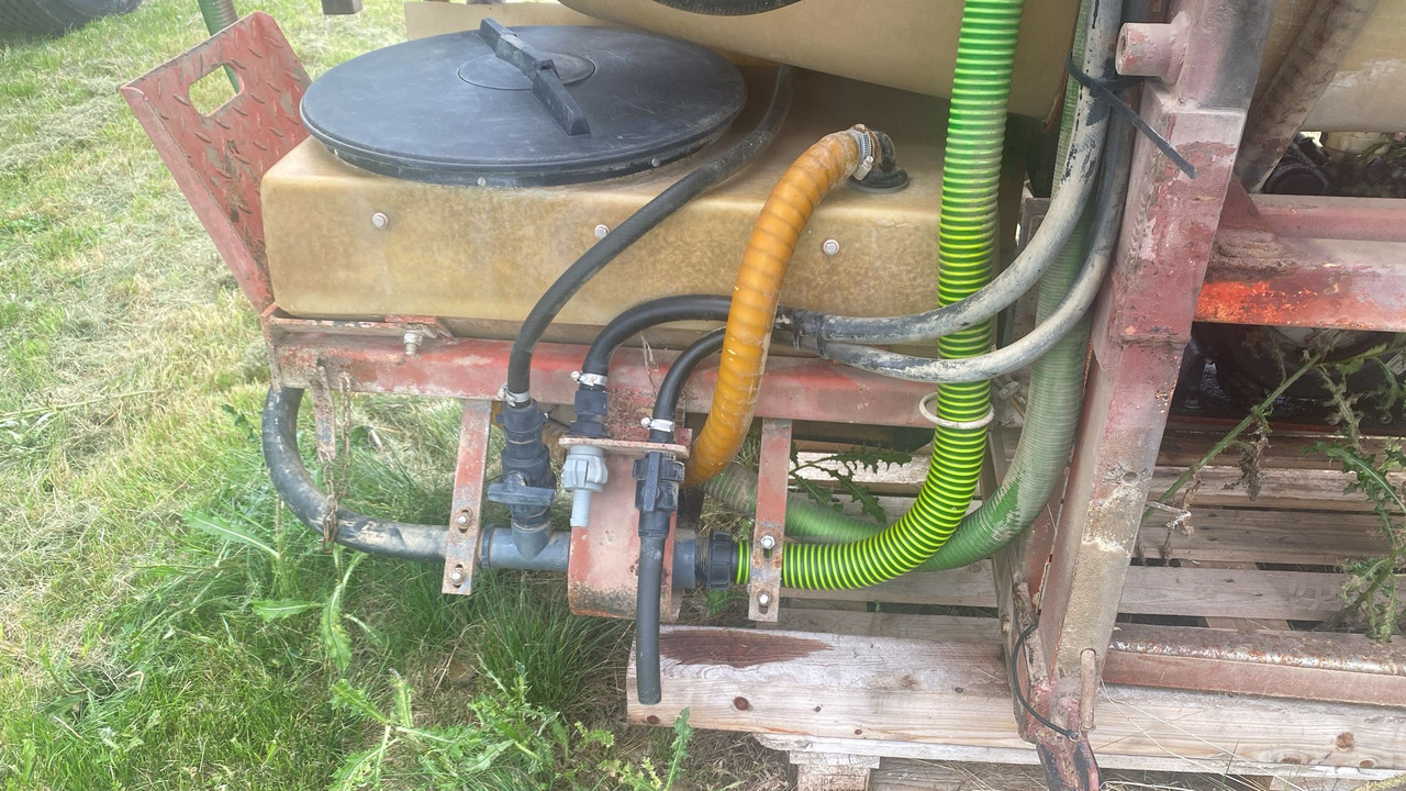 Jacoby Jacoby Eurosuper 1500l - Függesztett permetező: 4 kép. Jacoby Jacoby Eurosuper 1500l - Függesztett permetező: 4 kép.