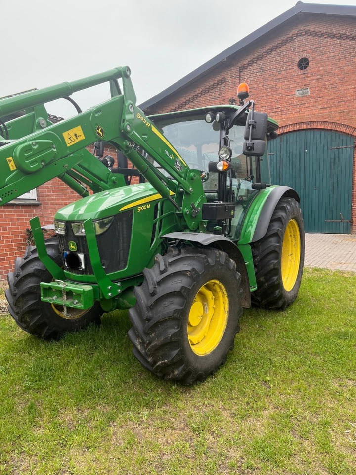 John Deere 5100 M - Traktor: 1 kép. John Deere 5100 M - Traktor: 1 kép.