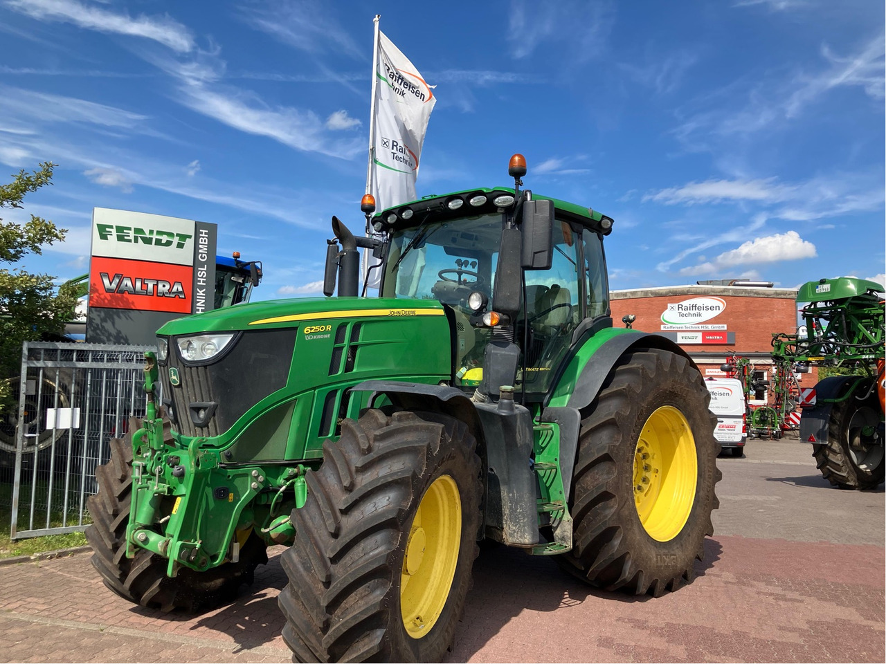 John Deere 6250 R - Traktor: 1 kép. John Deere 6250 R - Traktor: 1 kép.