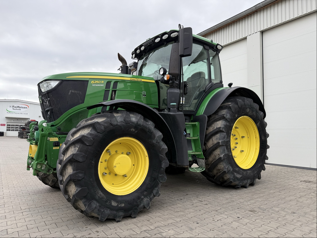 John Deere 6250 R - Traktor: 1 kép. John Deere 6250 R - Traktor: 1 kép.