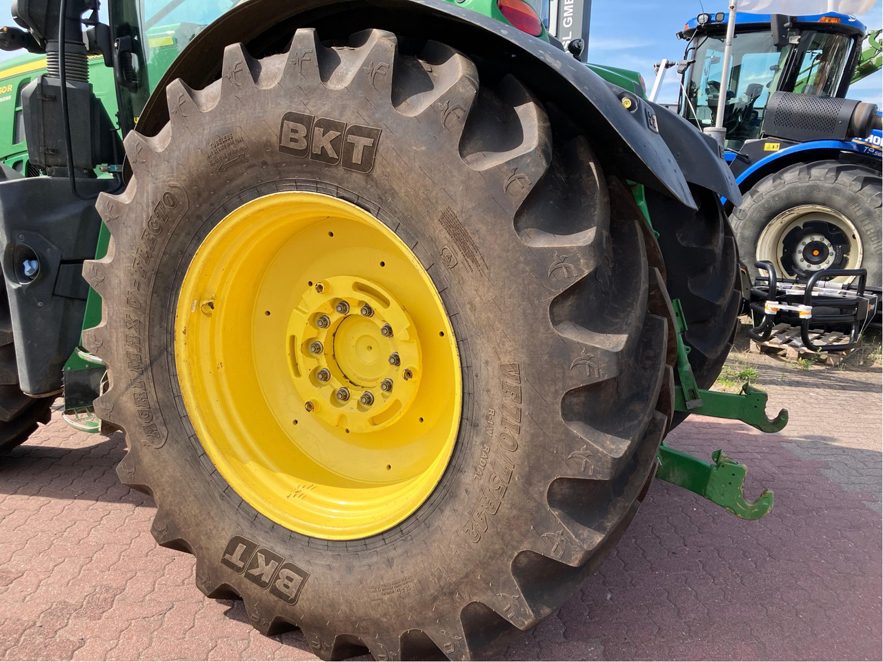 John Deere 6250 R - Traktor: 5 kép. John Deere 6250 R - Traktor: 5 kép.