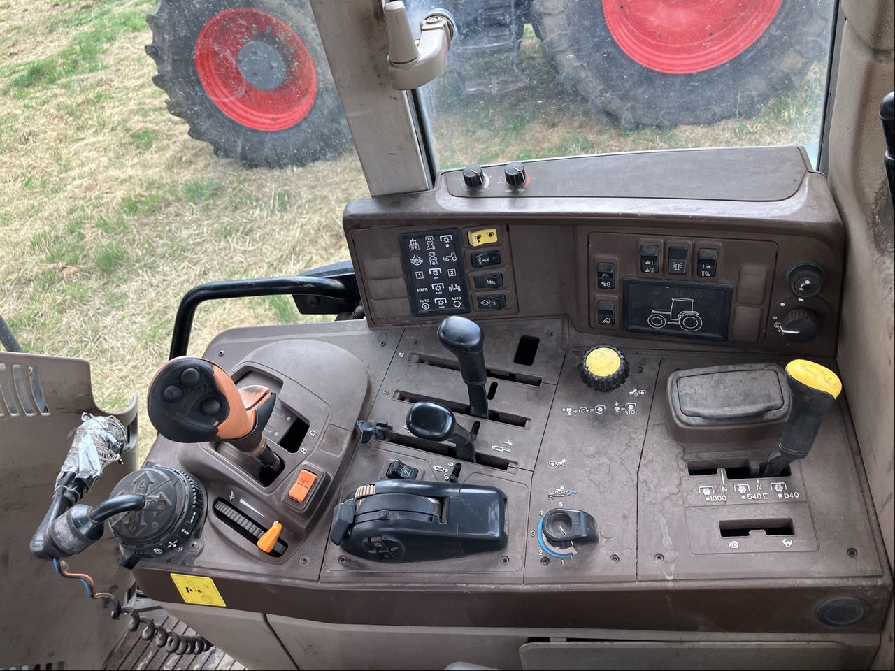John Deere 6920 Auto Quad - Traktor: 3 kép. John Deere 6920 Auto Quad - Traktor: 3 kép.