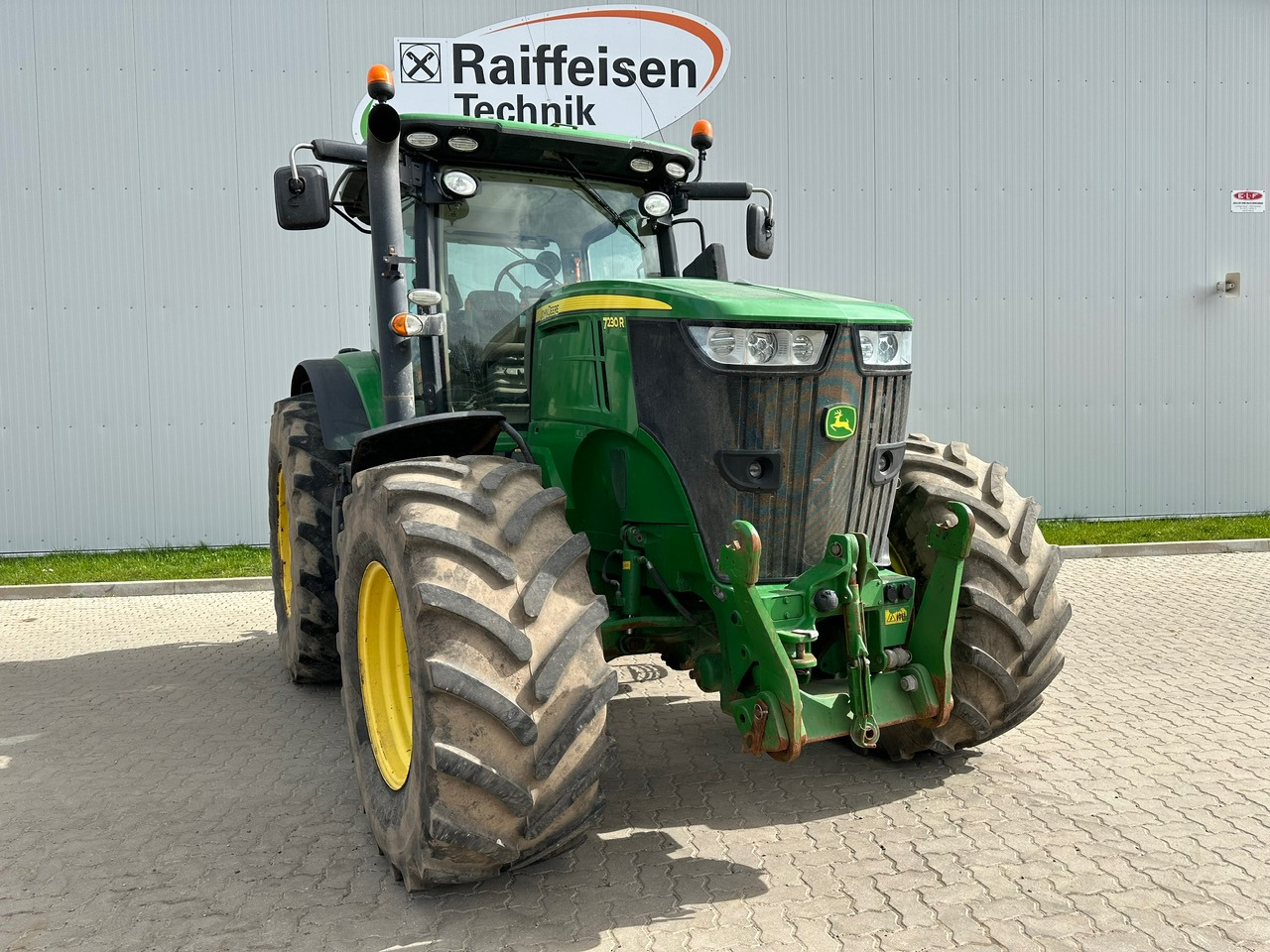 John Deere 7230R - Traktor: 1 kép. John Deere 7230R - Traktor: 1 kép.