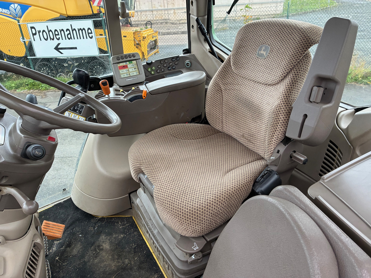 John Deere 7430 - Traktor: 4 kép. John Deere 7430 - Traktor: 4 kép.