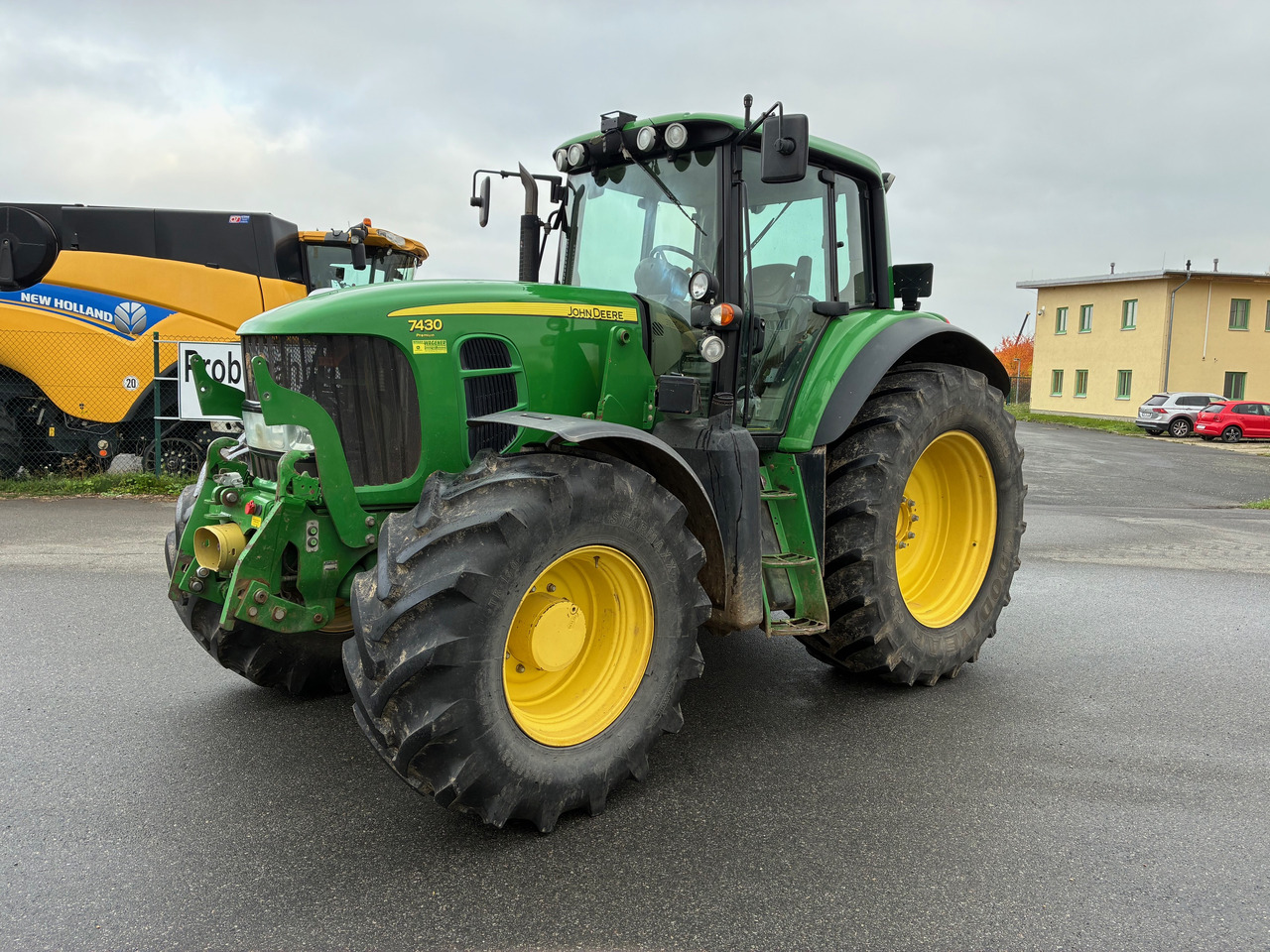 John Deere 7430 - Traktor: 1 kép. John Deere 7430 - Traktor: 1 kép.