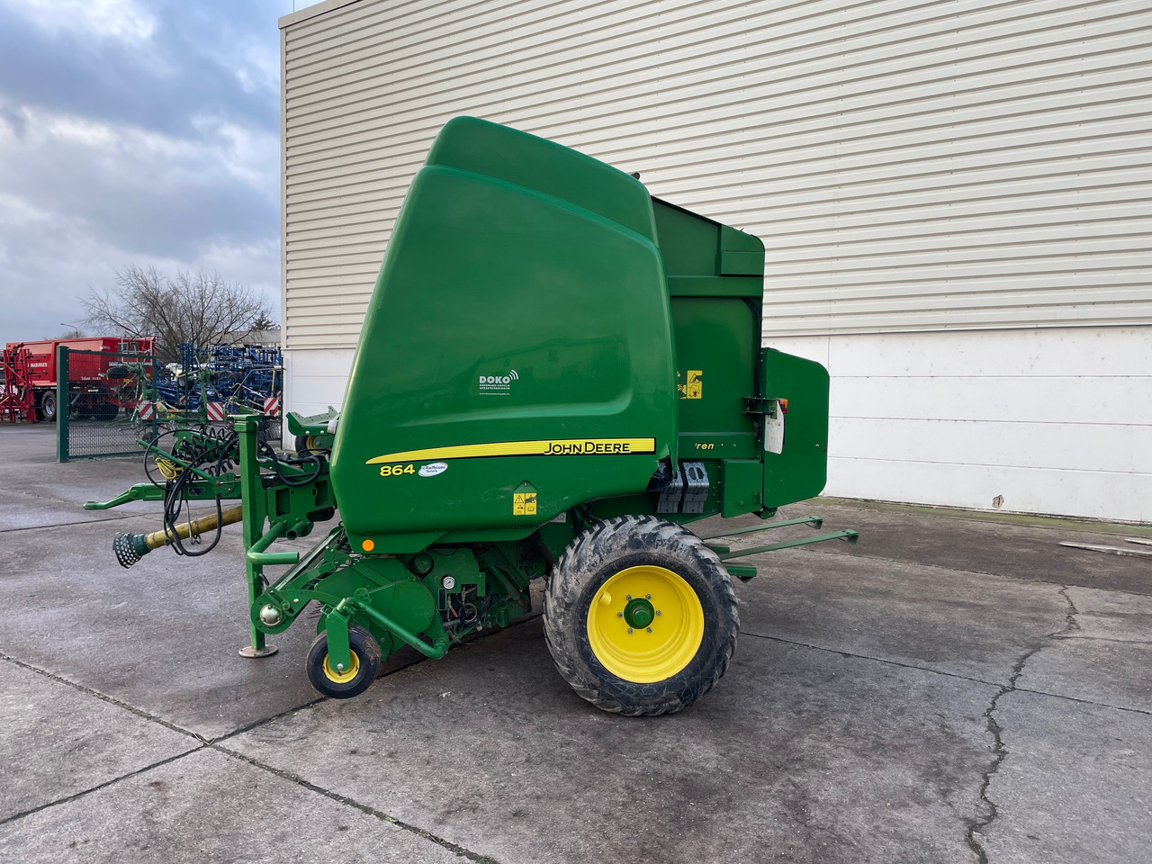 John Deere 864 Rundballenpresse - Szálastakarmány betakarítás gépei: 1 kép. John Deere 864 Rundballenpresse - Szálastakarmány betakarítás gépei: 1 kép.