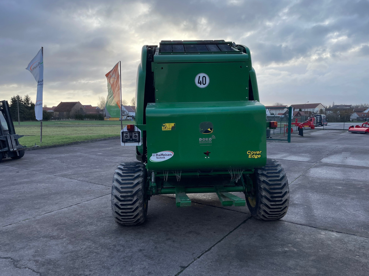John Deere 864 Rundballenpresse - Szálastakarmány betakarítás gépei: 4 kép. John Deere 864 Rundballenpresse - Szálastakarmány betakarítás gépei: 4 kép.