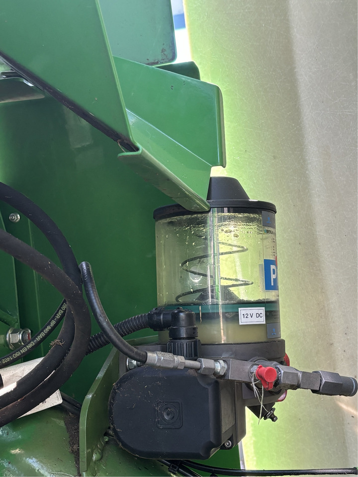 John Deere Presswickelkombination C441R - Szálastakarmány betakarítás gépei: 2 kép. John Deere Presswickelkombination C441R - Szálastakarmány betakarítás gépei: 2 kép.