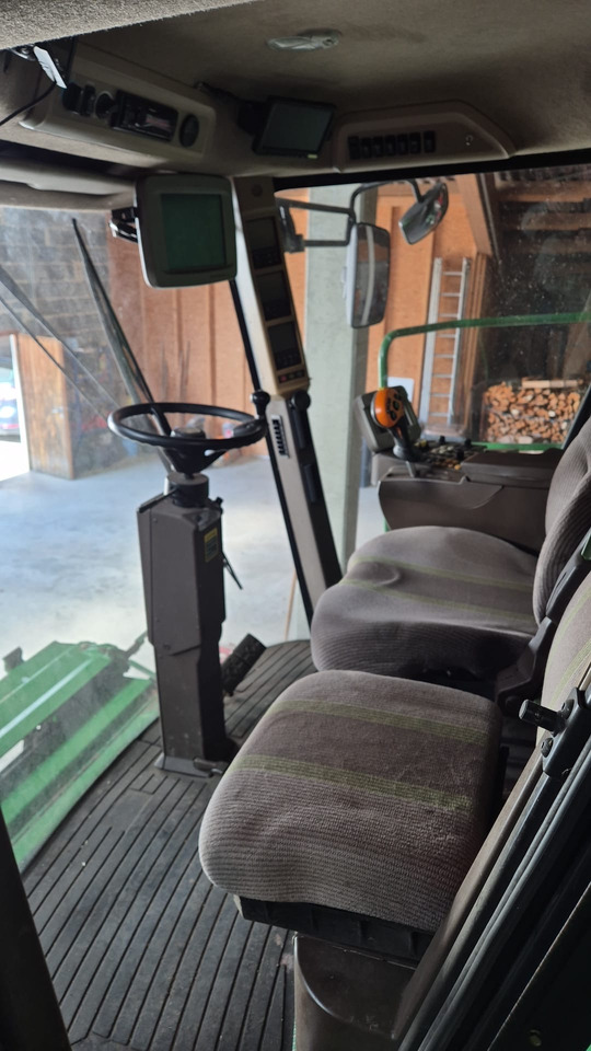 John Deere T660 i Hillmaster - Kombájn: 2 kép. John Deere T660 i Hillmaster - Kombájn: 2 kép.