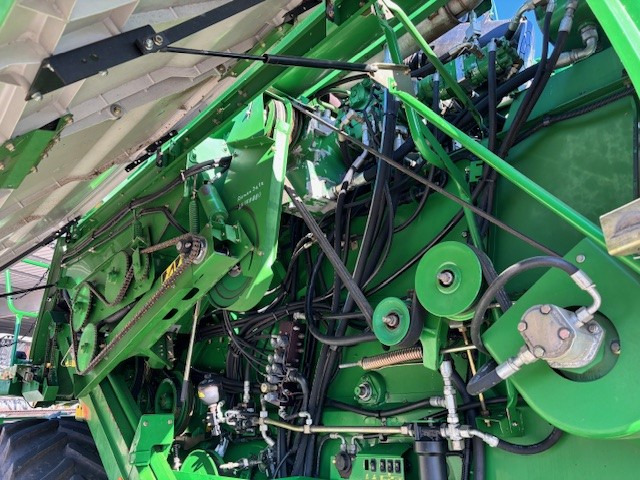 John Deere T660 i Hillmaster - Kombájn: 3 kép. John Deere T660 i Hillmaster - Kombájn: 3 kép.