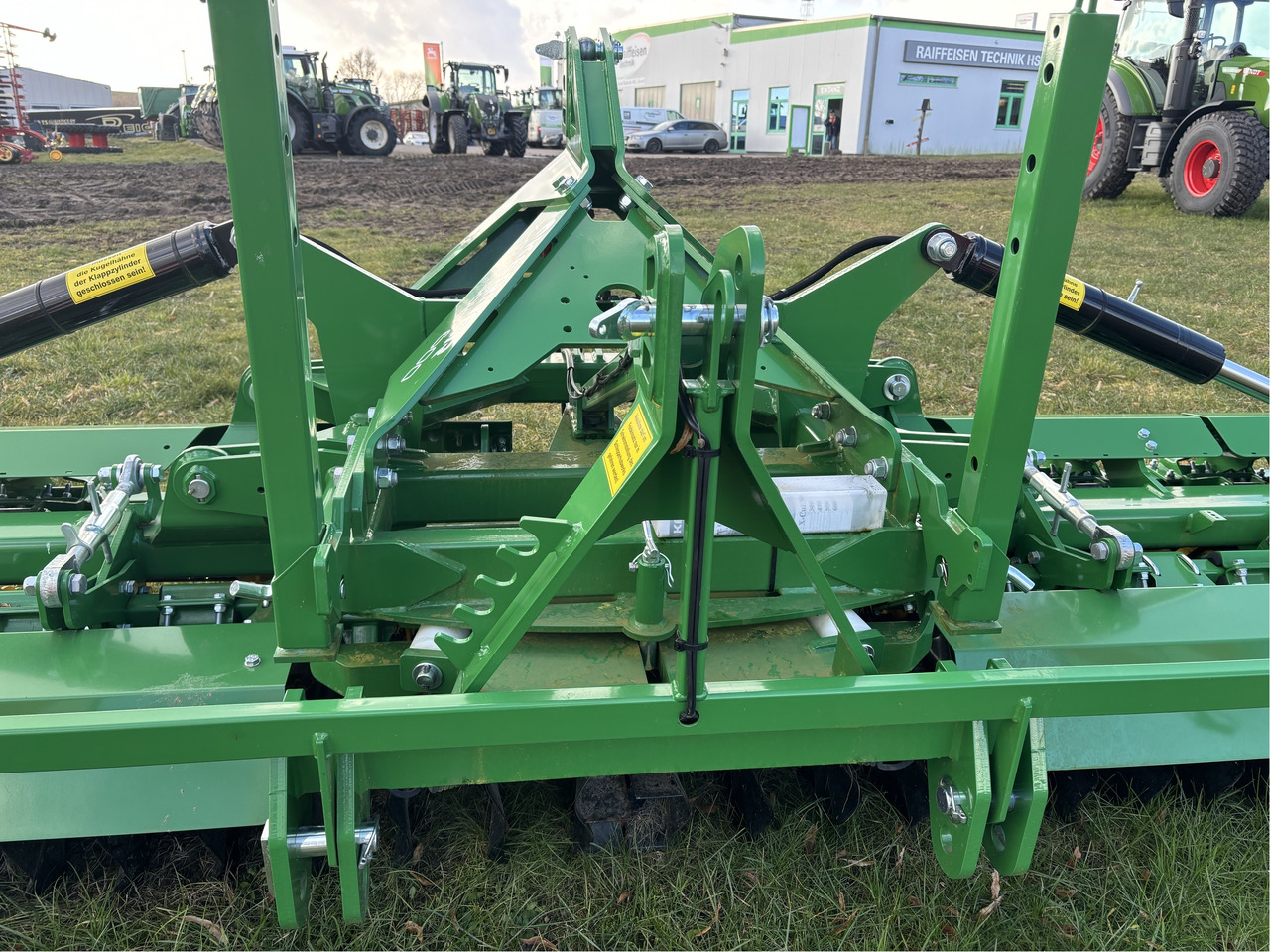 Kerner X-Cut Solo 600 - Talajművelő gep: 2 kép. Kerner X-Cut Solo 600 - Talajművelő gep: 2 kép.