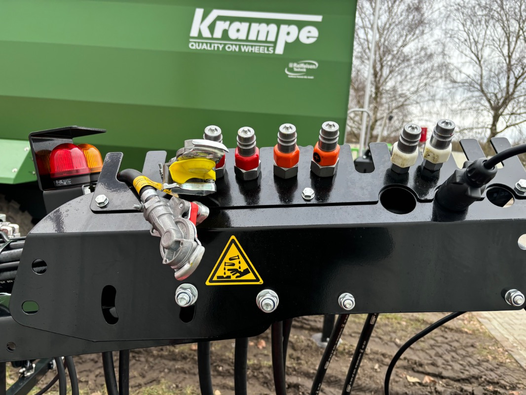 Krampe THL 21L - Szerszám/ Felszerelés: 3 kép. Krampe THL 21L - Szerszám/ Felszerelés: 3 kép.