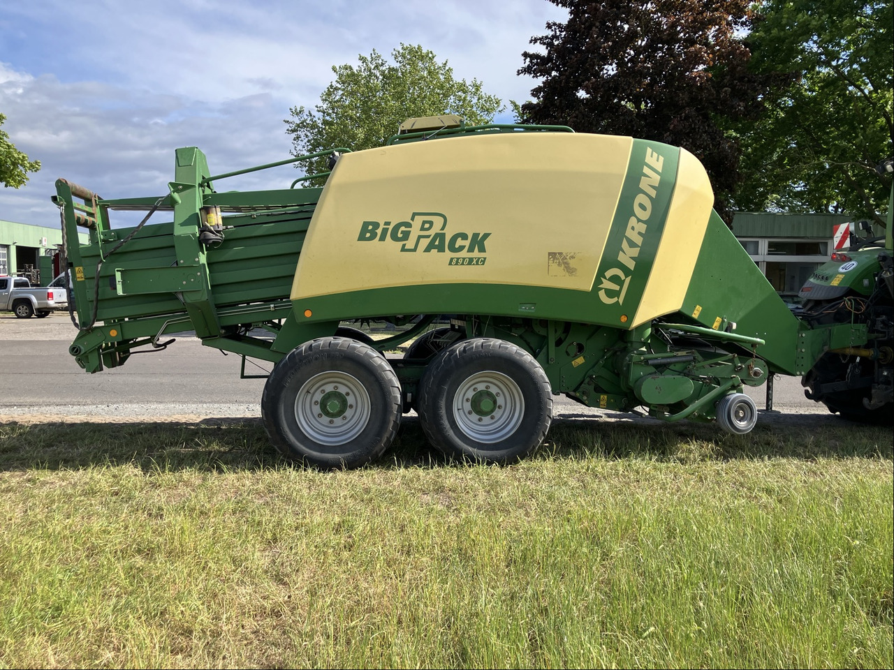 Krone Big Pack 890 XC - Kocka bálázó: 3 kép. Krone Big Pack 890 XC - Kocka bálázó: 3 kép.