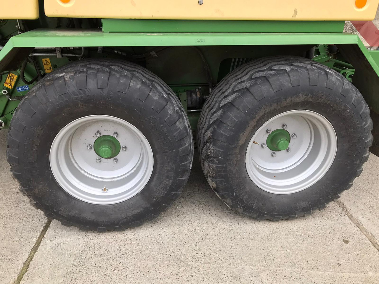 Krone Comprima CF 155 XC - Szálastakarmány betakarítás gépei: 2 kép. Krone Comprima CF 155 XC - Szálastakarmány betakarítás gépei: 2 kép.