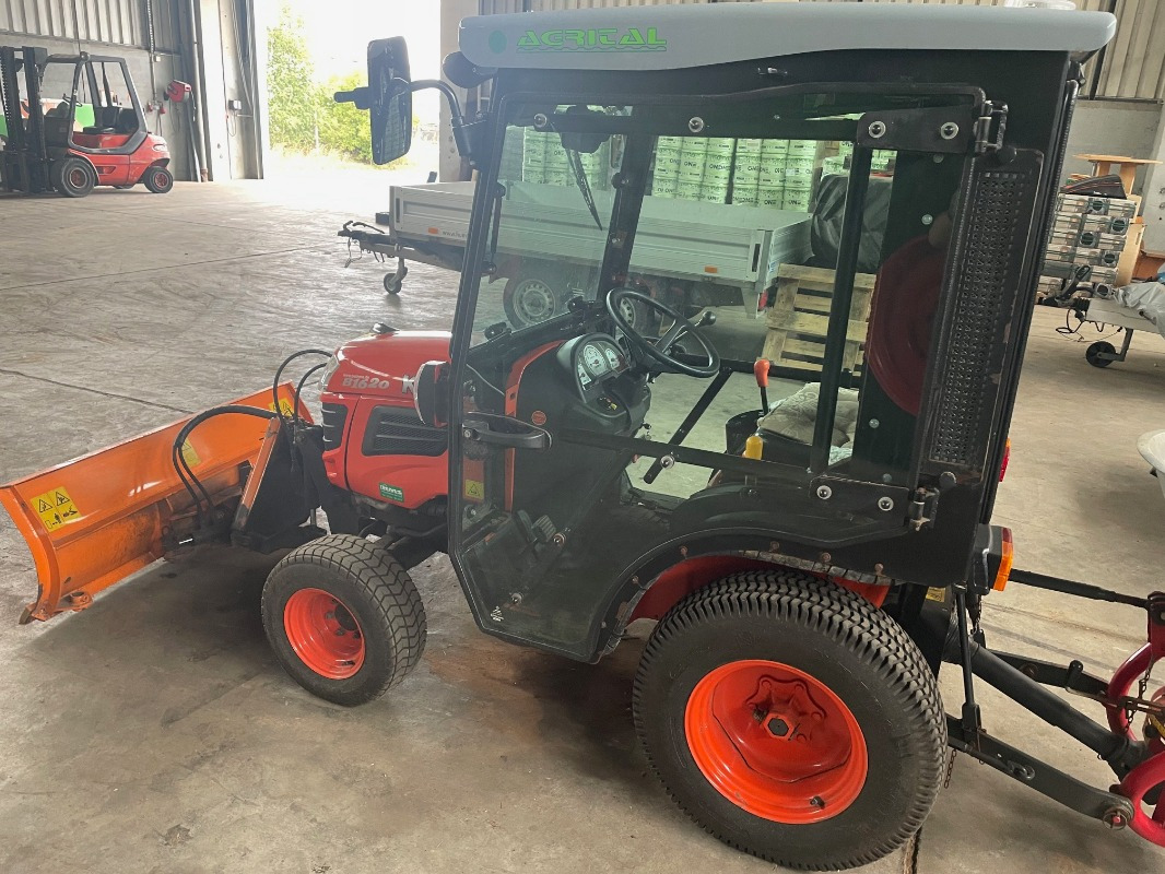Kubota B 1620 D - Kommunális traktor: 4 kép. Kubota B 1620 D - Kommunális traktor: 4 kép.