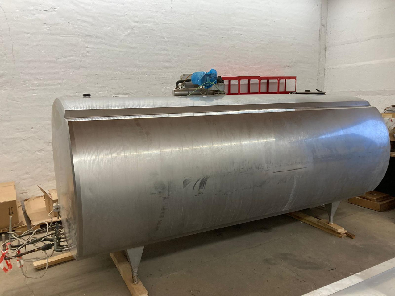 Kühltank 3000 L - Állattartás gépei: 1 kép. Kühltank 3000 L - Állattartás gépei: 1 kép.