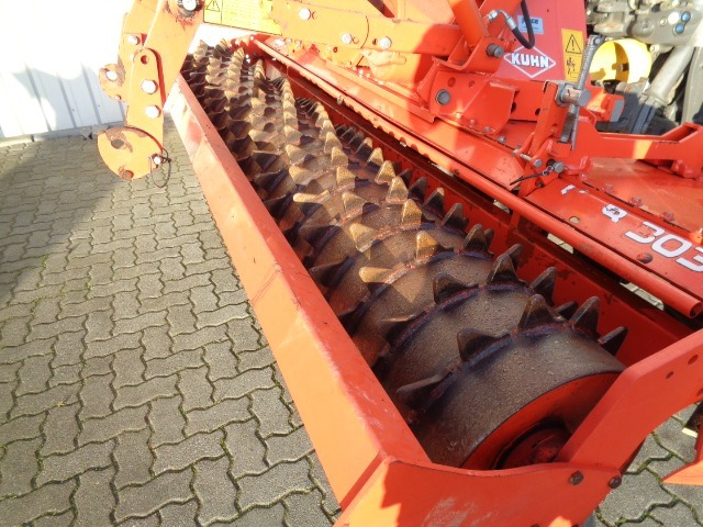 Kuhn Drillkombination Premia 300 - Borona: 3 kép. Kuhn Drillkombination Premia 300 - Borona: 3 kép.