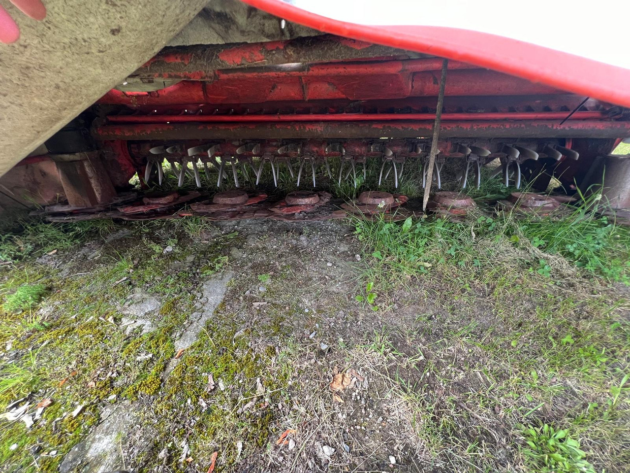 Kuhn FC 883-FF - Fűkasza: 2 kép. Kuhn FC 883-FF - Fűkasza: 2 kép.