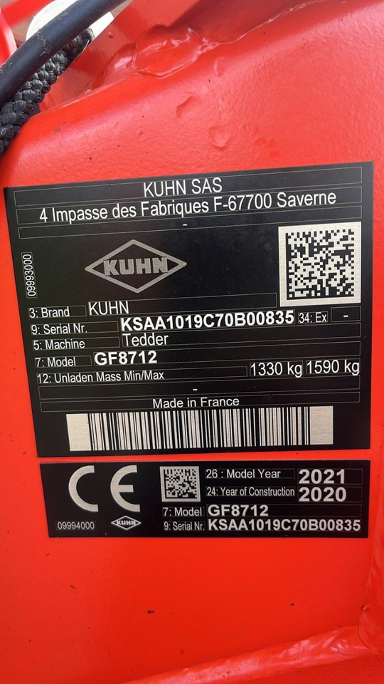 Kuhn GF8712 - Szénaforgató: 2 kép. Kuhn GF8712 - Szénaforgató: 2 kép.