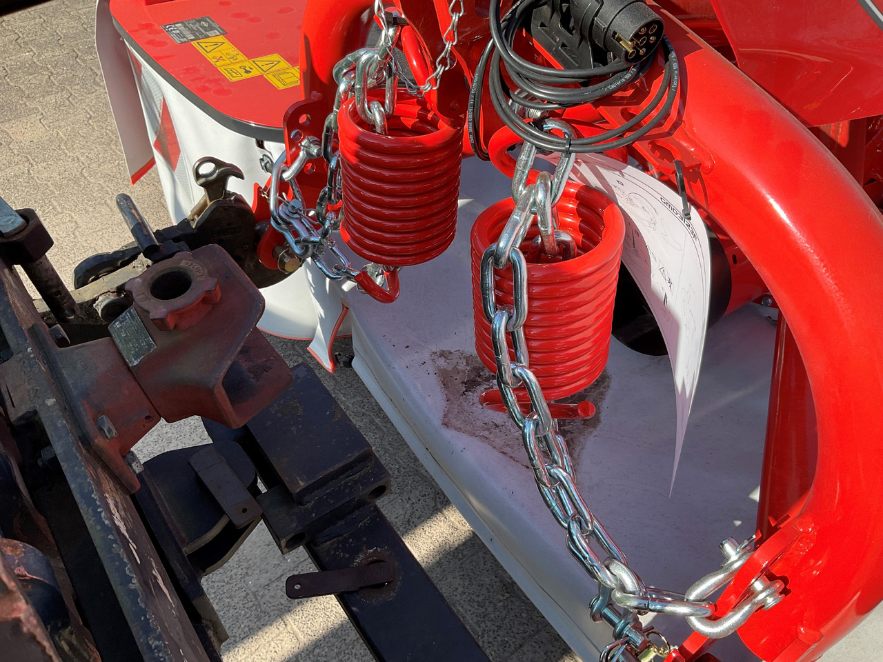 Kuhn GMD 3123 F-FF Scheibenmähwerk - Fűkasza: 4 kép. Kuhn GMD 3123 F-FF Scheibenmähwerk - Fűkasza: 4 kép.
