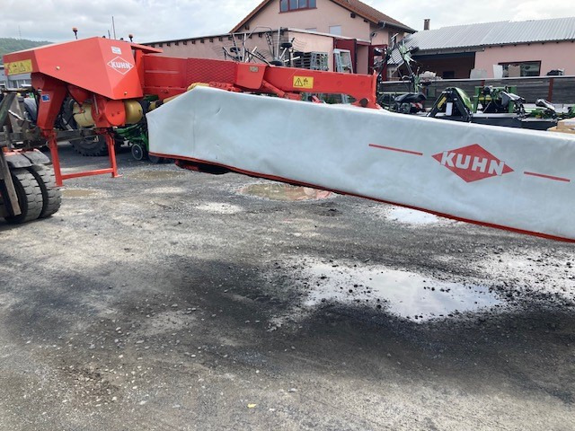 Kuhn GMD 902 Scheibenmähwerk - Fűkasza: 1 kép. Kuhn GMD 902 Scheibenmähwerk - Fűkasza: 1 kép.
