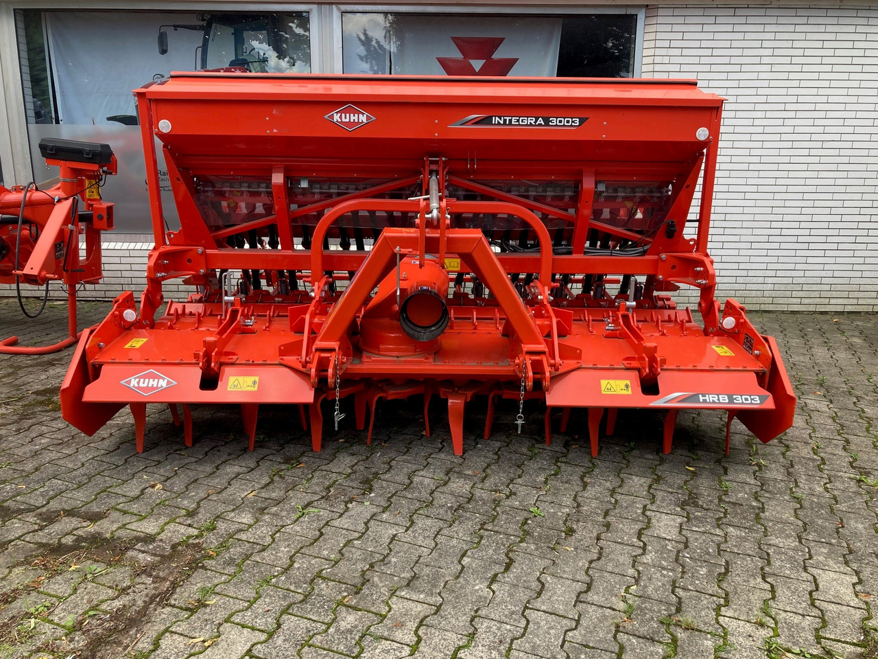 Kuhn Integra 3003 24 SD - Szemenkénti vetőgép: 1 kép. Kuhn Integra 3003 24 SD - Szemenkénti vetőgép: 1 kép.