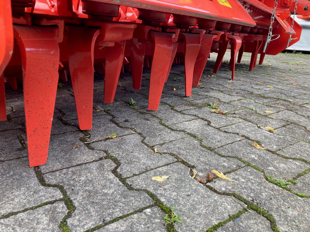 Kuhn Integra 3003 24 SD - Szemenkénti vetőgép: 4 kép. Kuhn Integra 3003 24 SD - Szemenkénti vetőgép: 4 kép.