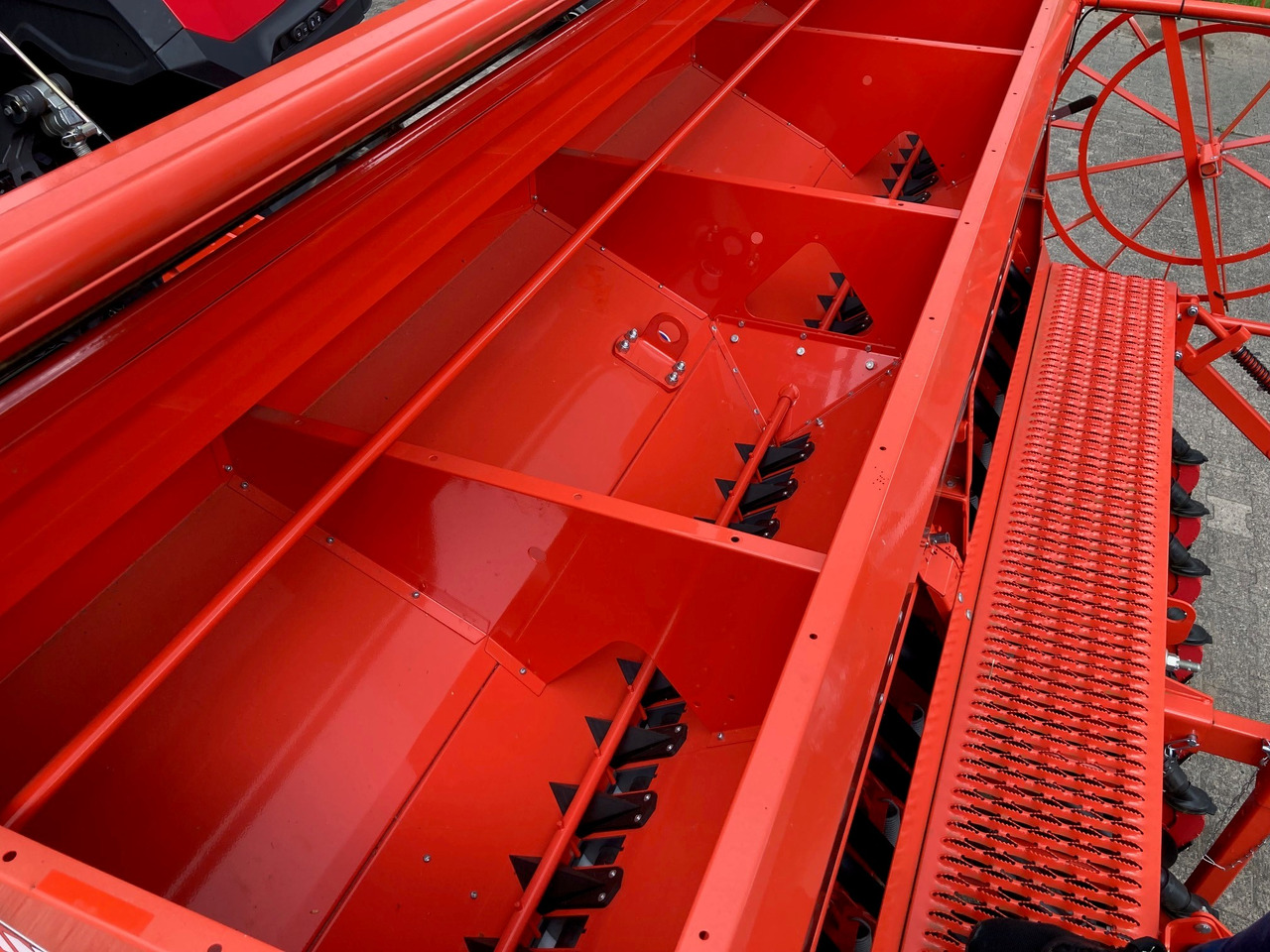 Kuhn Integra 3003 24 SD - Szemenkénti vetőgép: 5 kép. Kuhn Integra 3003 24 SD - Szemenkénti vetőgép: 5 kép.