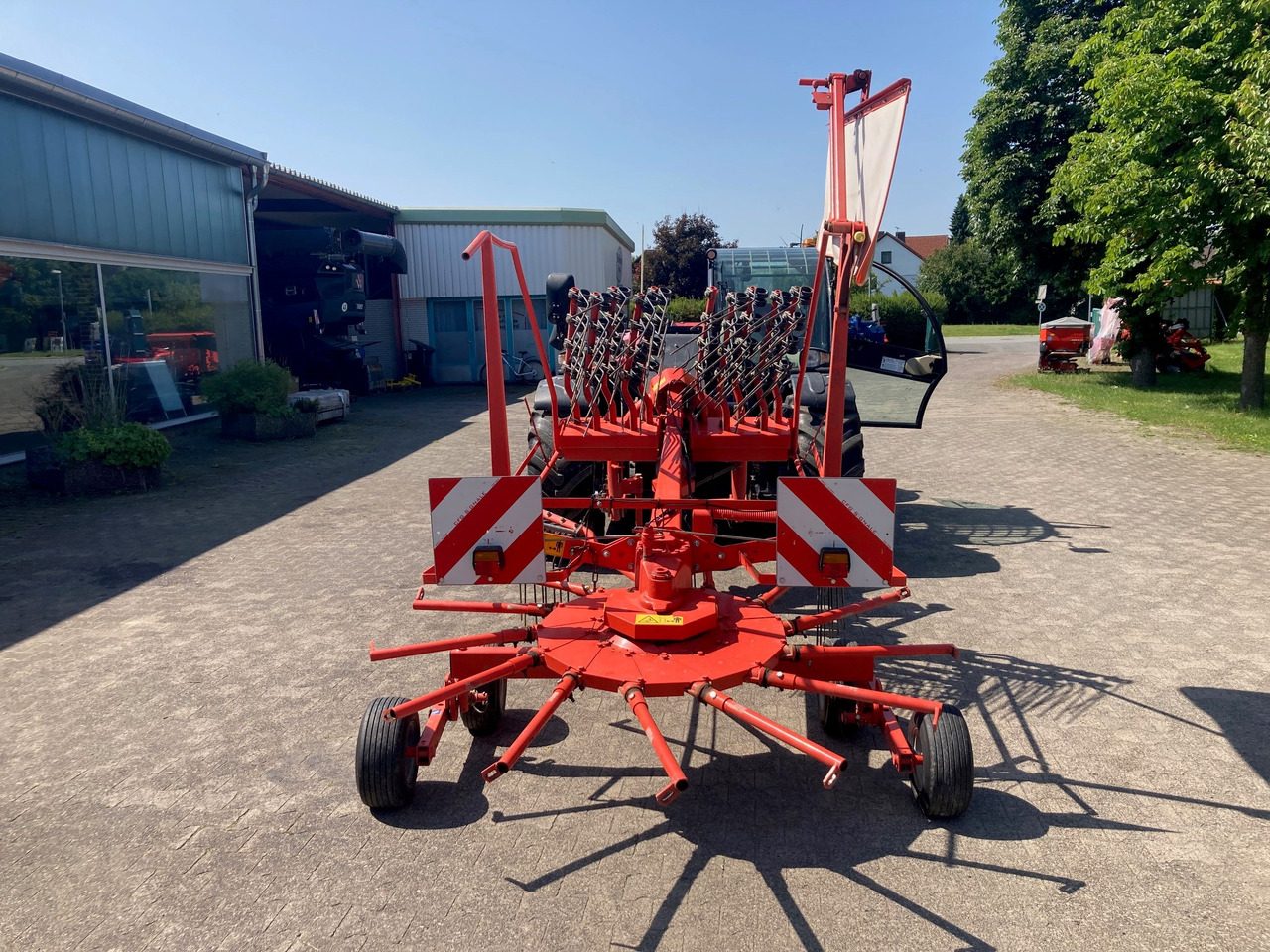 Kuhn Schwader GA 4521 - Szénaforgató: 4 kép. Kuhn Schwader GA 4521 - Szénaforgató: 4 kép.