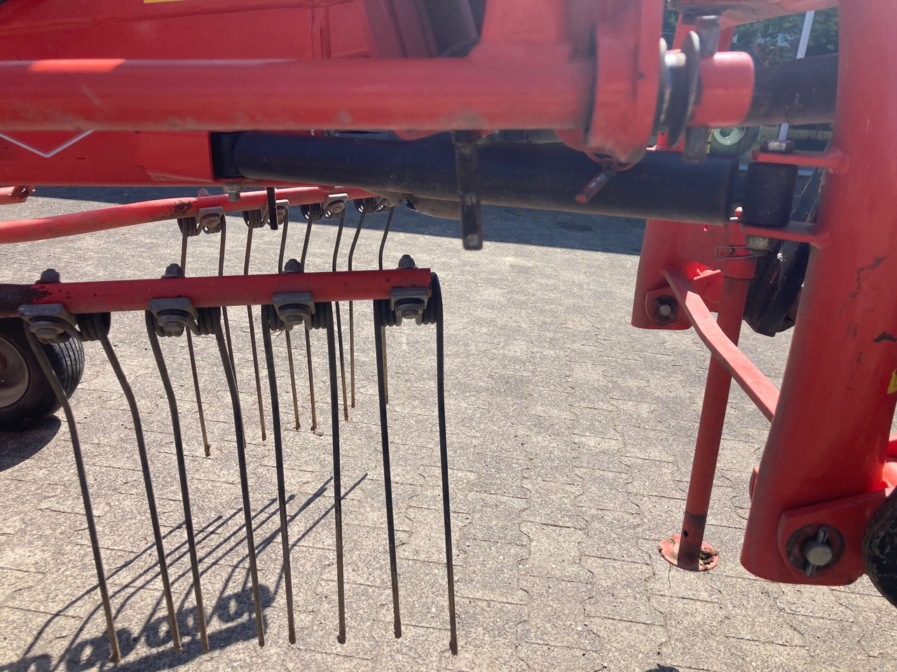 Kuhn Schwader GA 4521 - Szénaforgató: 3 kép. Kuhn Schwader GA 4521 - Szénaforgató: 3 kép.