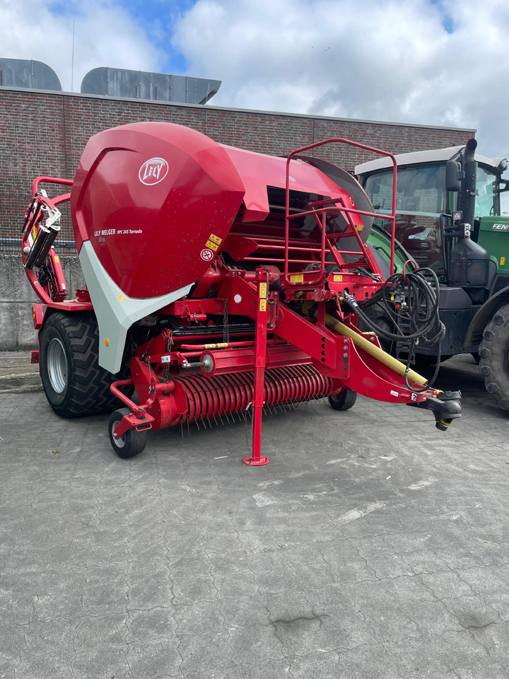 Lely 245 Tornado Wickelcombi - Szálastakarmány betakarítás gépei: 1 kép. Lely 245 Tornado Wickelcombi - Szálastakarmány betakarítás gépei: 1 kép.