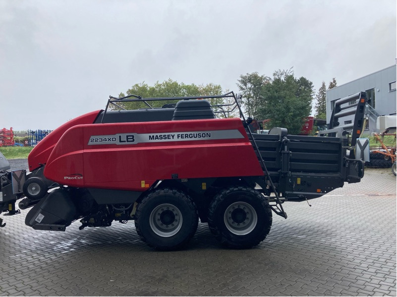 Massey Ferguson 2234 XDTC EU - Kocka bálázó: 2 kép. Massey Ferguson 2234 XDTC EU - Kocka bálázó: 2 kép.