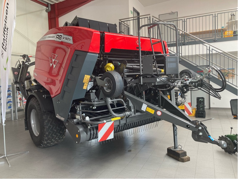 Massey Ferguson 4160 V Protec 25 Messer - Szálastakarmány betakarítás gépei: 1 kép. Massey Ferguson 4160 V Protec 25 Messer - Szálastakarmány betakarítás gépei: 1 kép.
