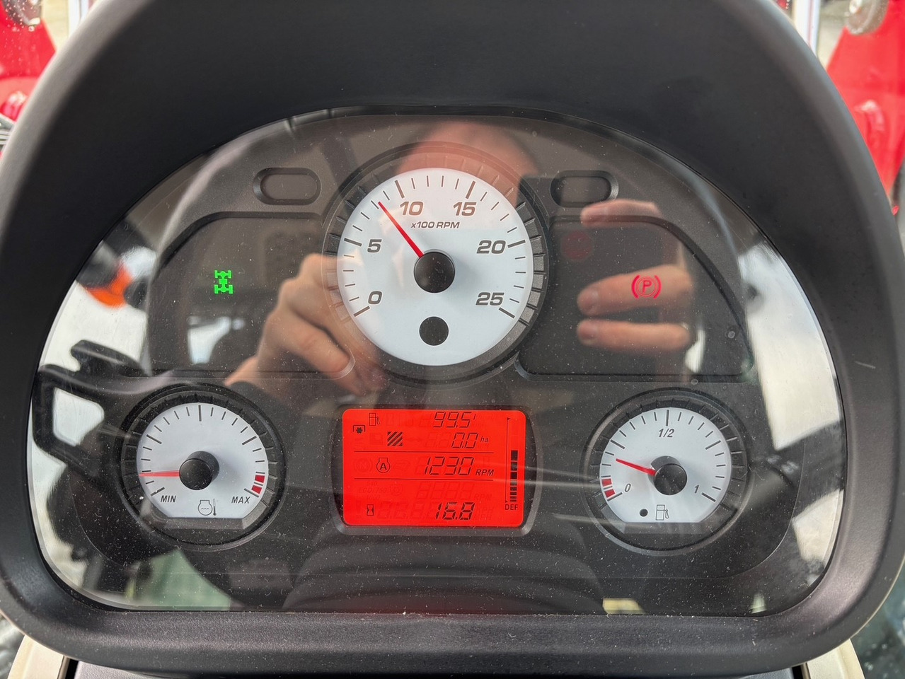 Massey Ferguson 4708 M Cab - Traktor: 2 kép. Massey Ferguson 4708 M Cab - Traktor: 2 kép.