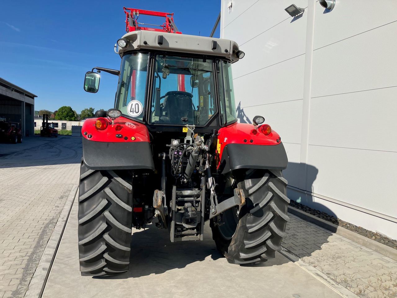 Massey Ferguson 5613 Dyna 6 - Traktor: 5 kép. Massey Ferguson 5613 Dyna 6 - Traktor: 5 kép.
