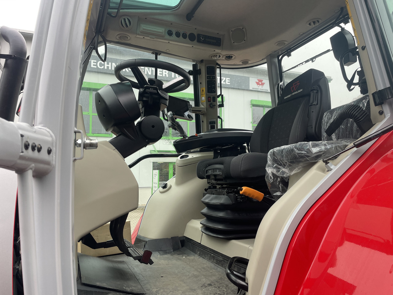 Massey Ferguson 7S.210 Dyna-VT EXCLUS - Traktor: 4 kép. Massey Ferguson 7S.210 Dyna-VT EXCLUS - Traktor: 4 kép.